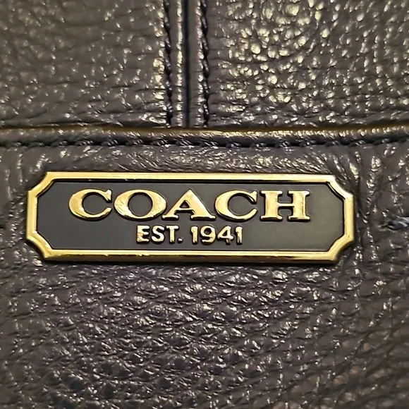 Coach hobo/ crossbody in Navy Blue pebbled leather - Picture 3 of 10